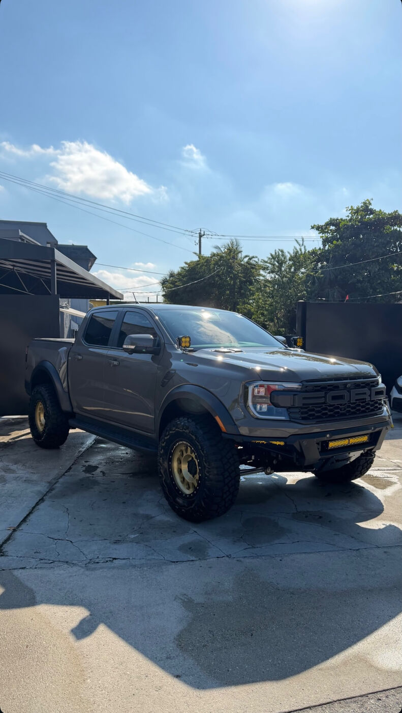 Ford Raptor exterior
